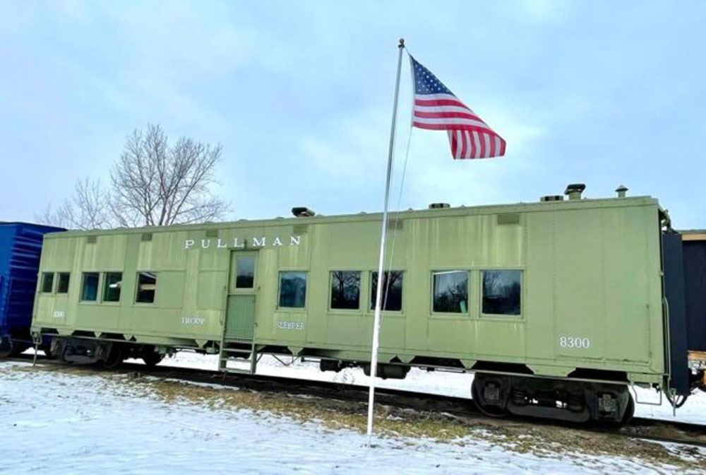 green train car that reads 'pullman'